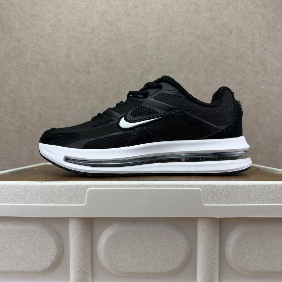 Nike Air Max Metro Sneakers