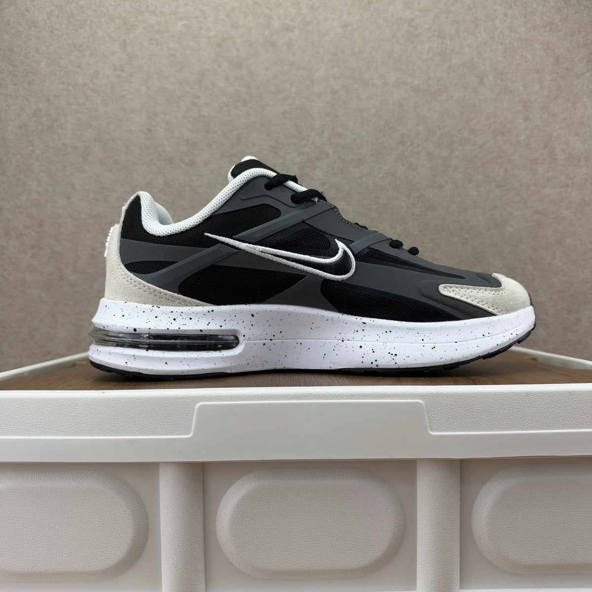 Nike Air Max Metro Sneakers