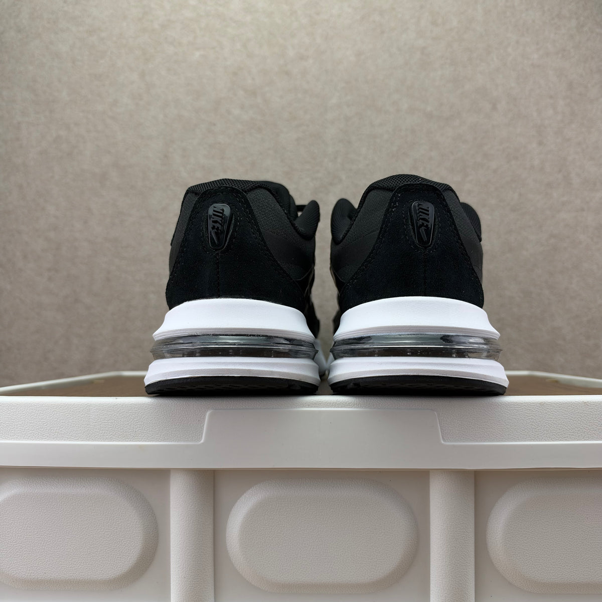 Nike Air Max Metro Sneakers