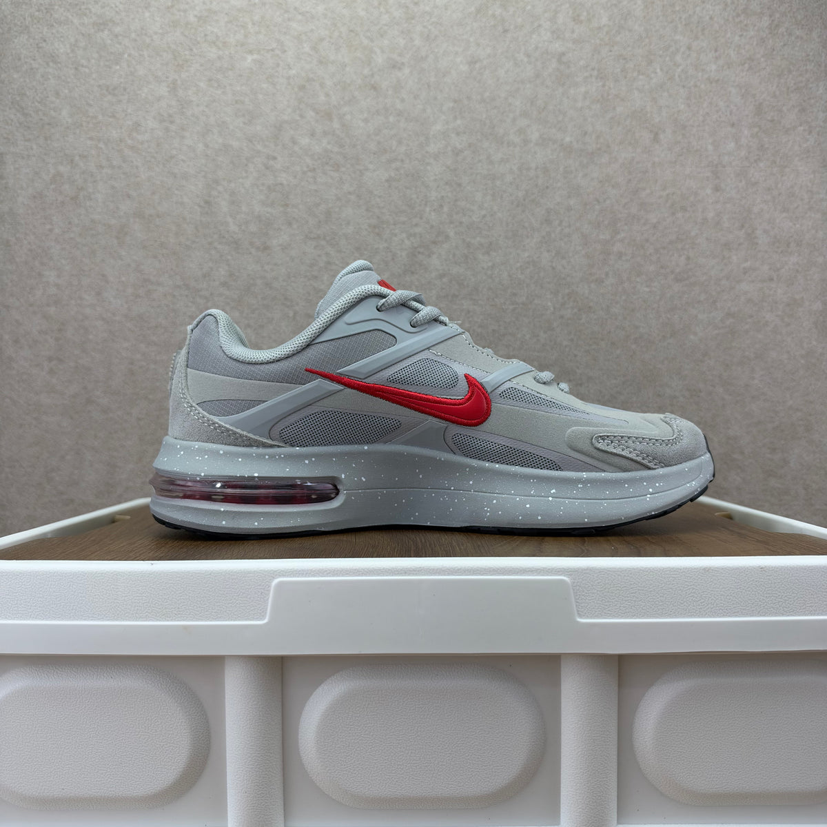 Nike Air Max Metro Sneakers
